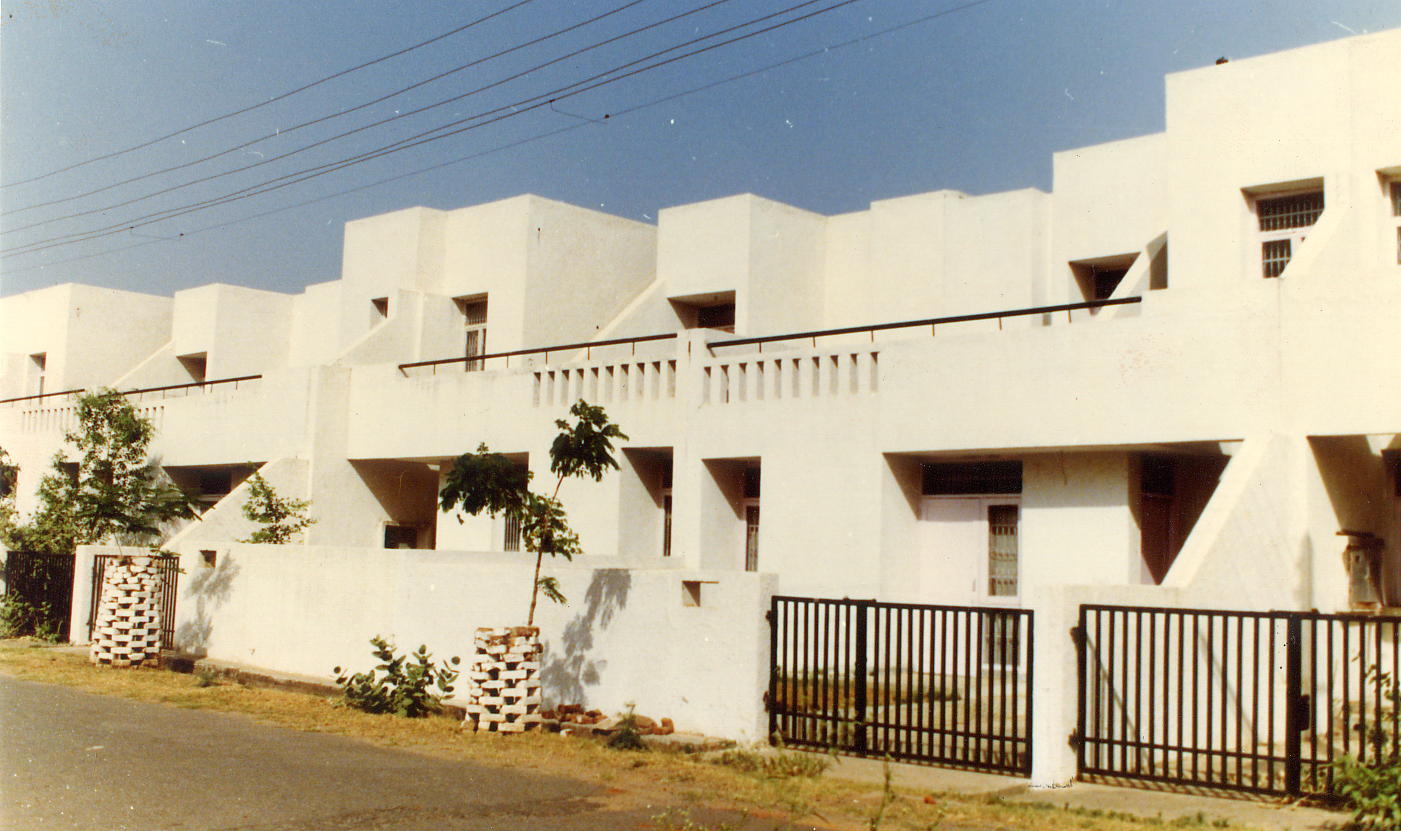 DLF HOUSING